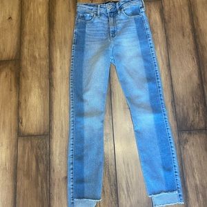 Hollister jeans in perfect condition 25W 27L